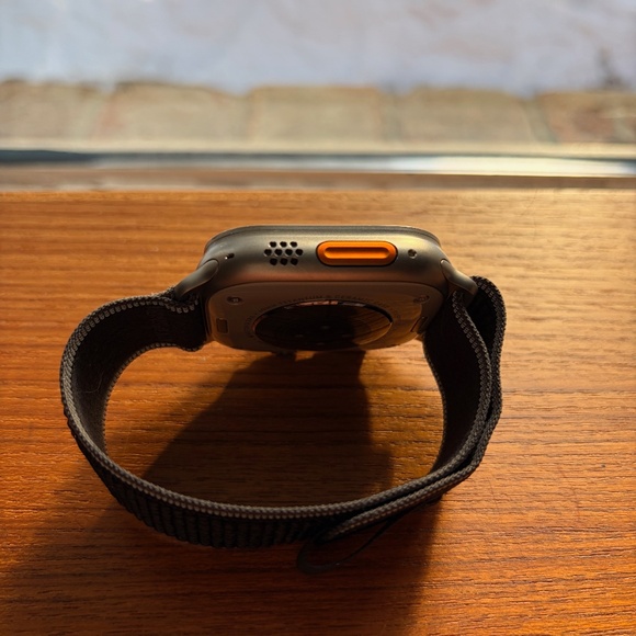 Apple Watch Ultra Titanium - Picture 5 of 11